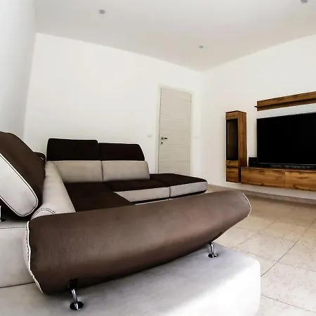 Holiday home Sikelia House